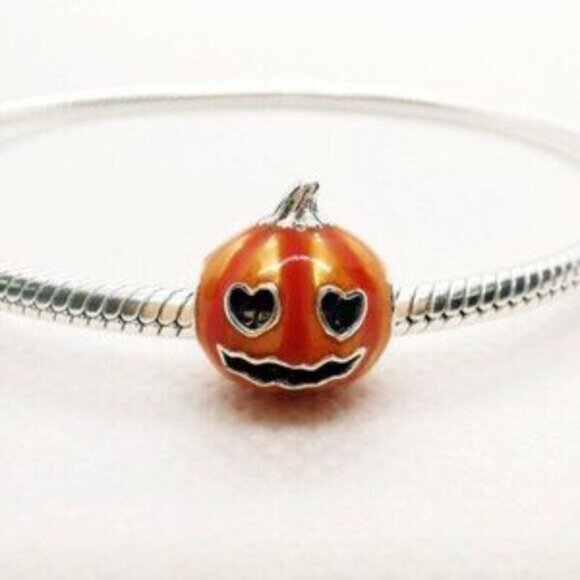 Pandora Glow-in-the-dark Spooky Pumpkin Charm - Picture 5 of 5
